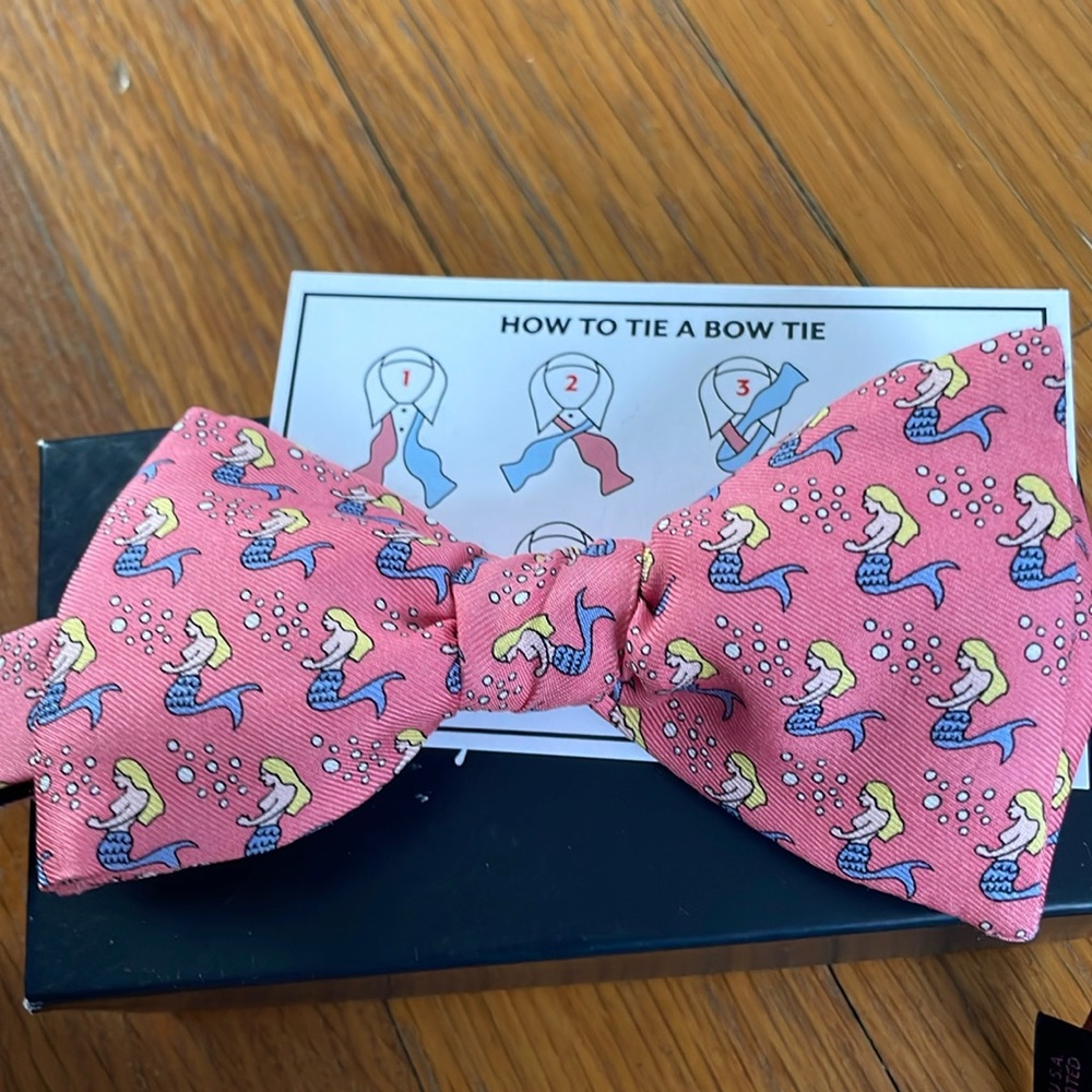 Vineyard Vines Bow tie
